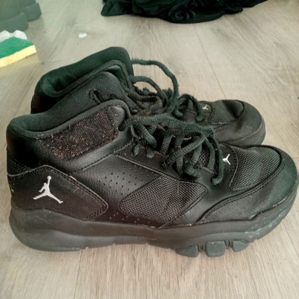 Jordan Black Sneakers